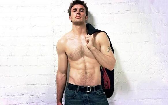 сексуальний чоловік зі збільшеним членом